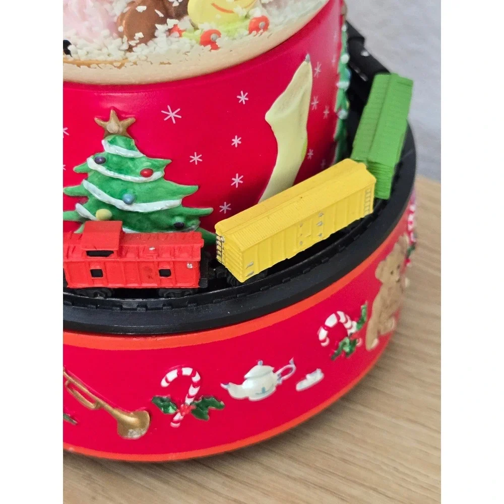 Hallmark Coca-Cola Santa Musical Snow Globe Moving Train 2001
